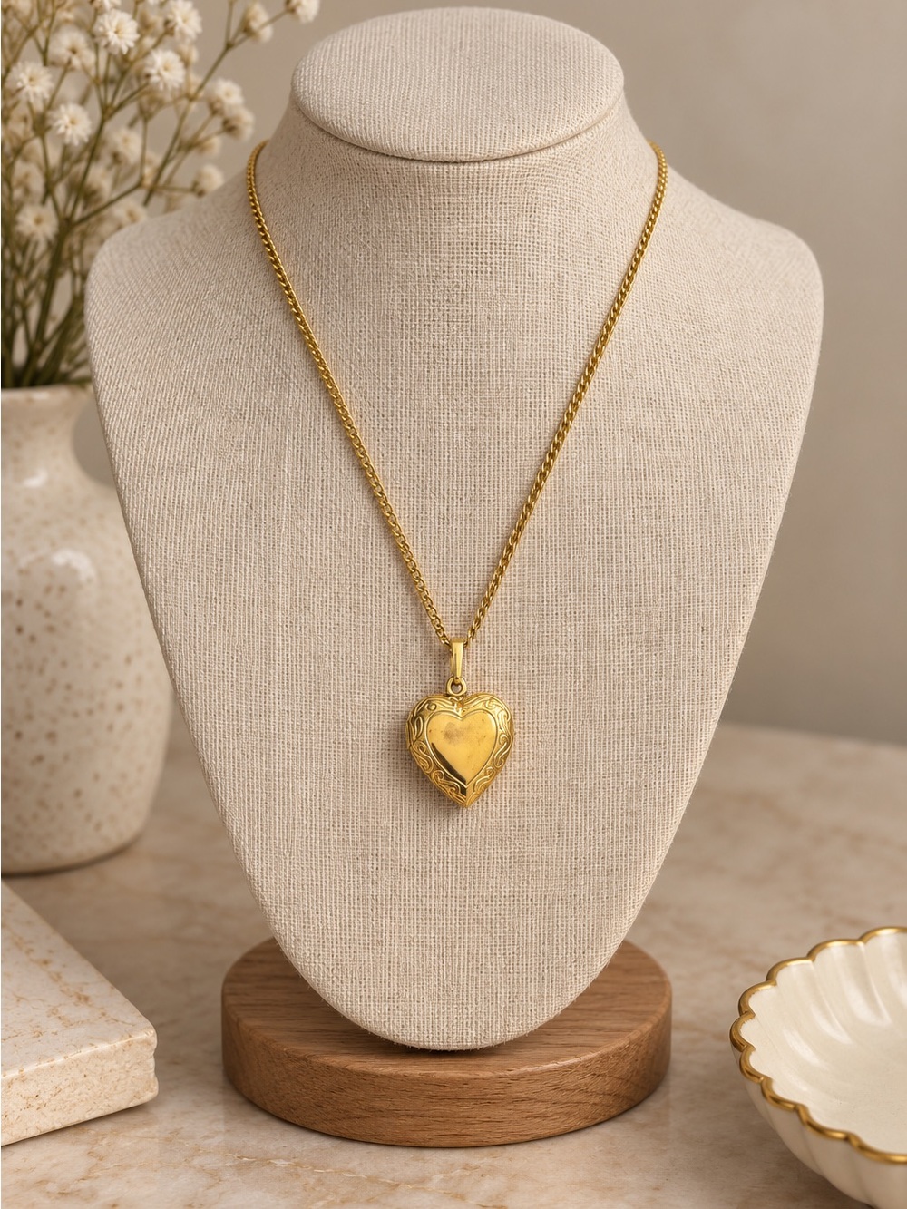 Vintage gold tone  Heart Locket Necklace - Classic Women's Jewelry